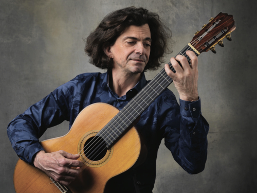 Roberto Capocchi playing guitar